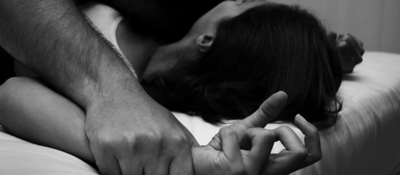 Ρόδος: Βίασε τη γυναίκα του και την απείλησε: «Θα σε σκοτώσω όπως ο πιλότος την Καρολάιν»